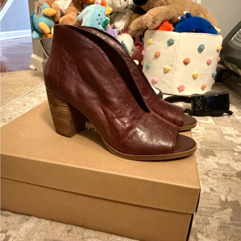 Lucky Brand Brown Leather Peep-Toe Heeled Boots
